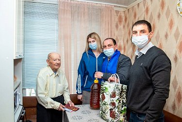 Депутаты поздравили ветеранов с Днем защитника Отечества